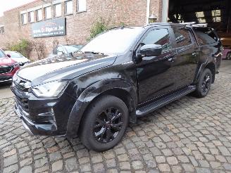 skadebil auto Isuzu D-Max Double Cab 4WD V-CROSS 2023/9
