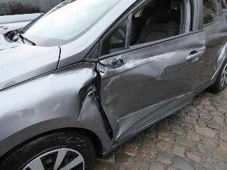 Renault Clio V Equilibre picture 2