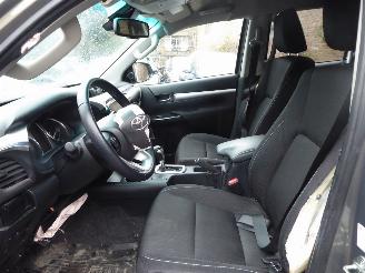 Toyota Hilux Double Cab 4x4 picture 10