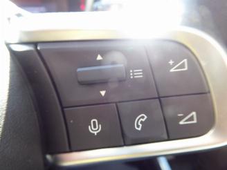 Fiat 600 Hybrid La Prima picture 18