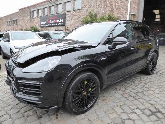 Vaurioauto  passenger cars Porsche Cayenne E-Hybrid 2022/6