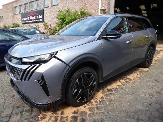 damaged passenger cars Peugeot 5008 Allure 2025/6