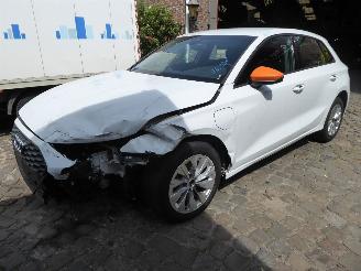 krockskadad bil auto Audi A3 Sportback 40 TFSI e 2024/2