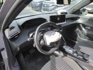 Peugeot e-2008 Active picture 11