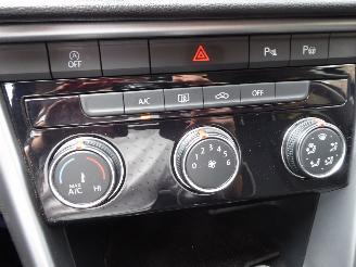 Volkswagen T-Roc Life picture 18