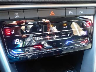 Volkswagen T-Roc Life picture 16