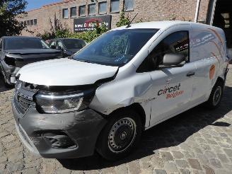 Damaged car Renault Kangoo III Rapid Advance 2024/4
