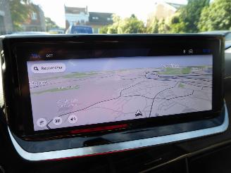 Peugeot 2008 Hybrid 136 GT picture 26