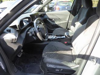 Peugeot 2008 Hybrid 136 GT picture 10