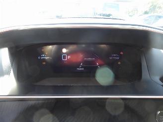 Peugeot 2008 Hybrid 136 GT picture 15