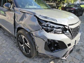 Peugeot 2008 Hybrid 136 GT picture 5