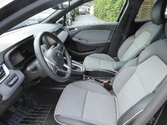 Renault Clio V Techno picture 8