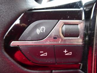 Peugeot 208 Hybrid 100 Allure picture 16