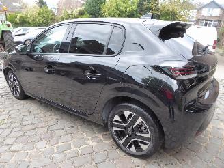 Peugeot 208 Hybrid 100 Allure picture 8