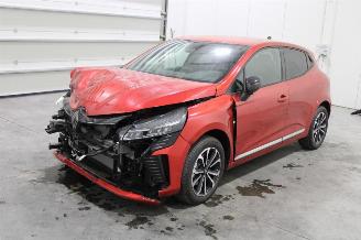 damaged passenger cars Renault Clio  2025/3