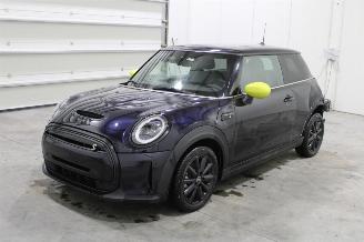 damaged passenger cars Mini Cooper  2023/4