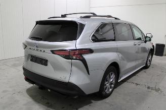 Toyota Sienna  picture 3