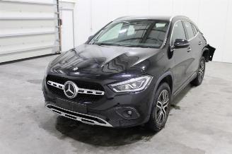 Unfallwagen Mercedes GLA 200 2021/4