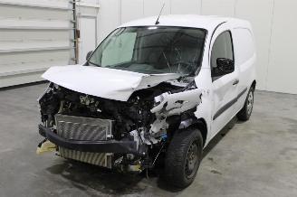 damaged passenger cars Nissan Nv250  2021/9