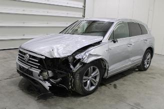 Damaged car Volkswagen Touareg  2019/4