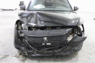 Peugeot 208  picture 6