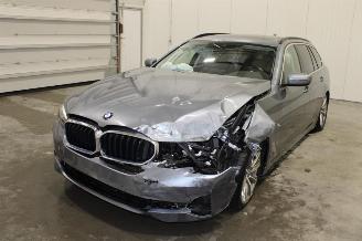 damaged passenger cars BMW 5-serie 520 2022/7
