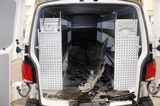 Volkswagen Transporter T6 picture 17