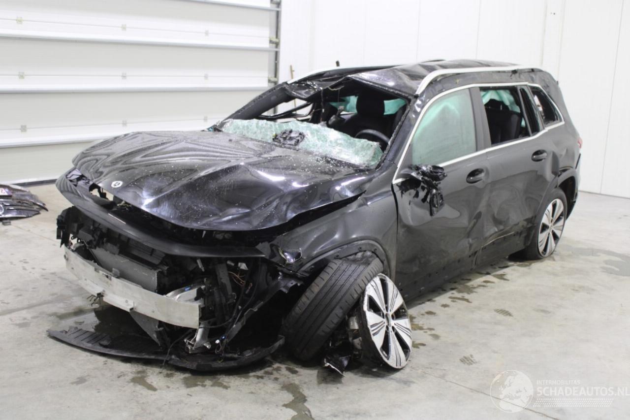 Mercedes EQB 