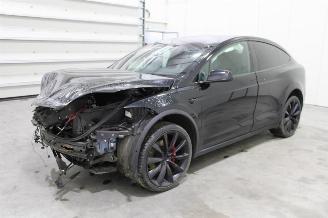 damaged passenger cars Tesla Model X  2017/9