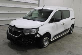 damaged passenger cars Renault Kangoo  2025/6