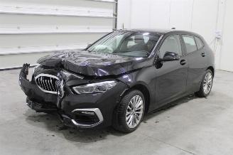 damaged passenger cars BMW 1-serie 118 2020/10