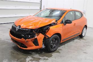 Damaged car Renault Clio  2025/5