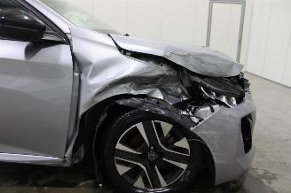 Peugeot 208  picture 6