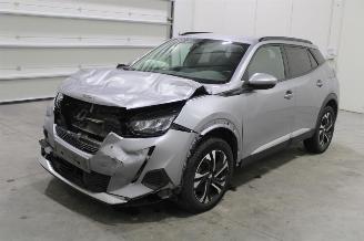 Damaged car Peugeot 2008  2021/10