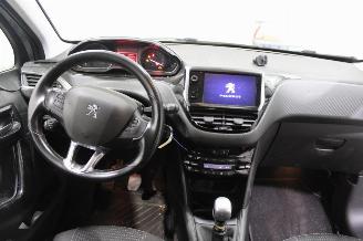 Peugeot 208  picture 10