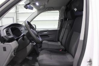 Volkswagen Transporter T6 picture 11