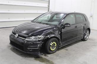 damaged passenger cars Volkswagen Golf  2017/11