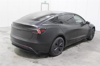 Tesla Model 3  picture 3