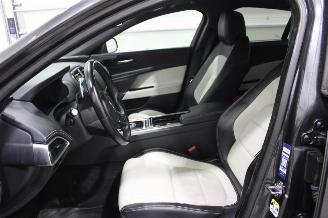 Jaguar XE  picture 16