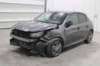 Damaged car Peugeot 208  2023/2