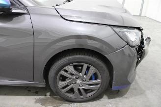 Peugeot 208  picture 7