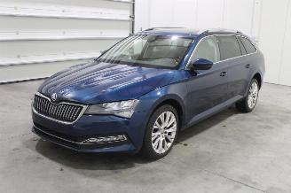 uszkodzony samochody osobowe Skoda Superb  2021/4