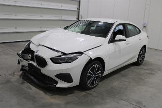 Damaged car BMW 2-serie 218 2021/5