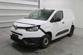 damaged passenger cars Toyota ProAce CITY 2023/1
