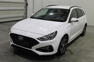krockskadad bil auto Hyundai I-30 i30 2020/11