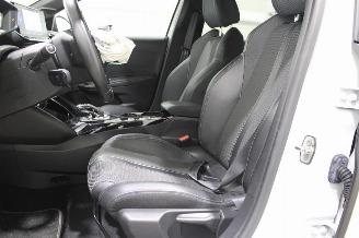 Peugeot 208  picture 11