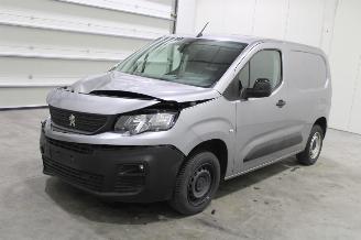 Damaged car Peugeot Partner  2023/5