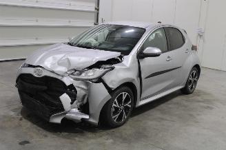 damaged passenger cars Toyota Yaris  2025/6