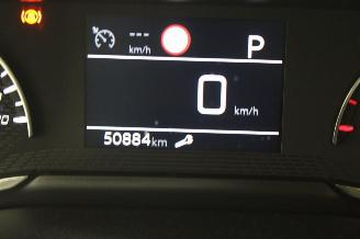 Peugeot 208  picture 12