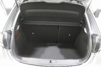 Peugeot 208  picture 18